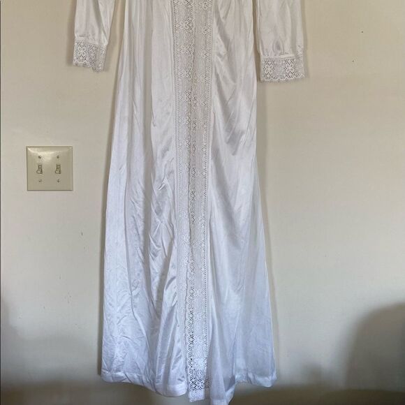 Aristocraft by Superior Vintage Robe Cottage White Lace Trim Large Fits Small - Picture 2 of 14